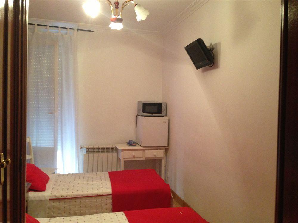 Hostal La Estrella Мадрид Экстерьер фото