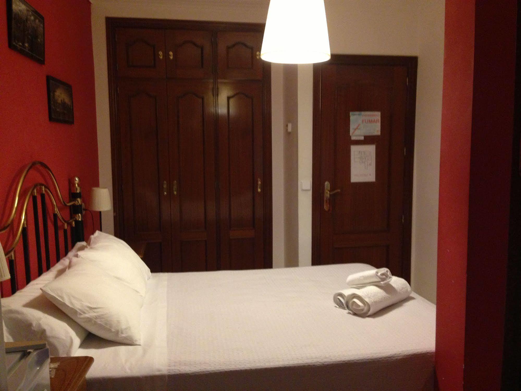 Hostal La Estrella Мадрид Экстерьер фото