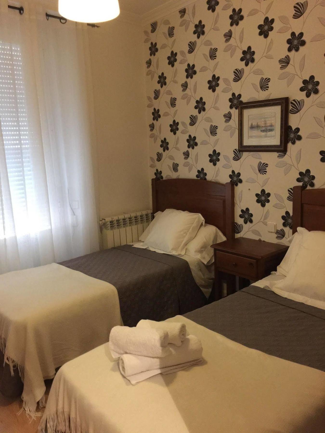 Hostal La Estrella Мадрид Экстерьер фото