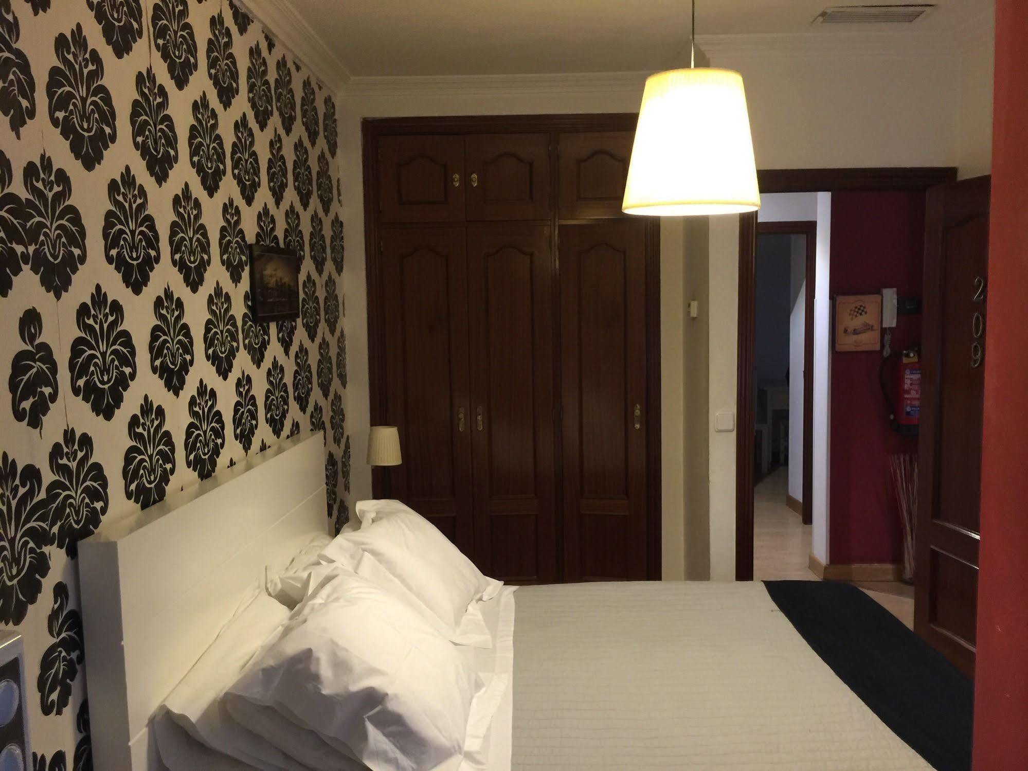 Hostal La Estrella Мадрид Экстерьер фото