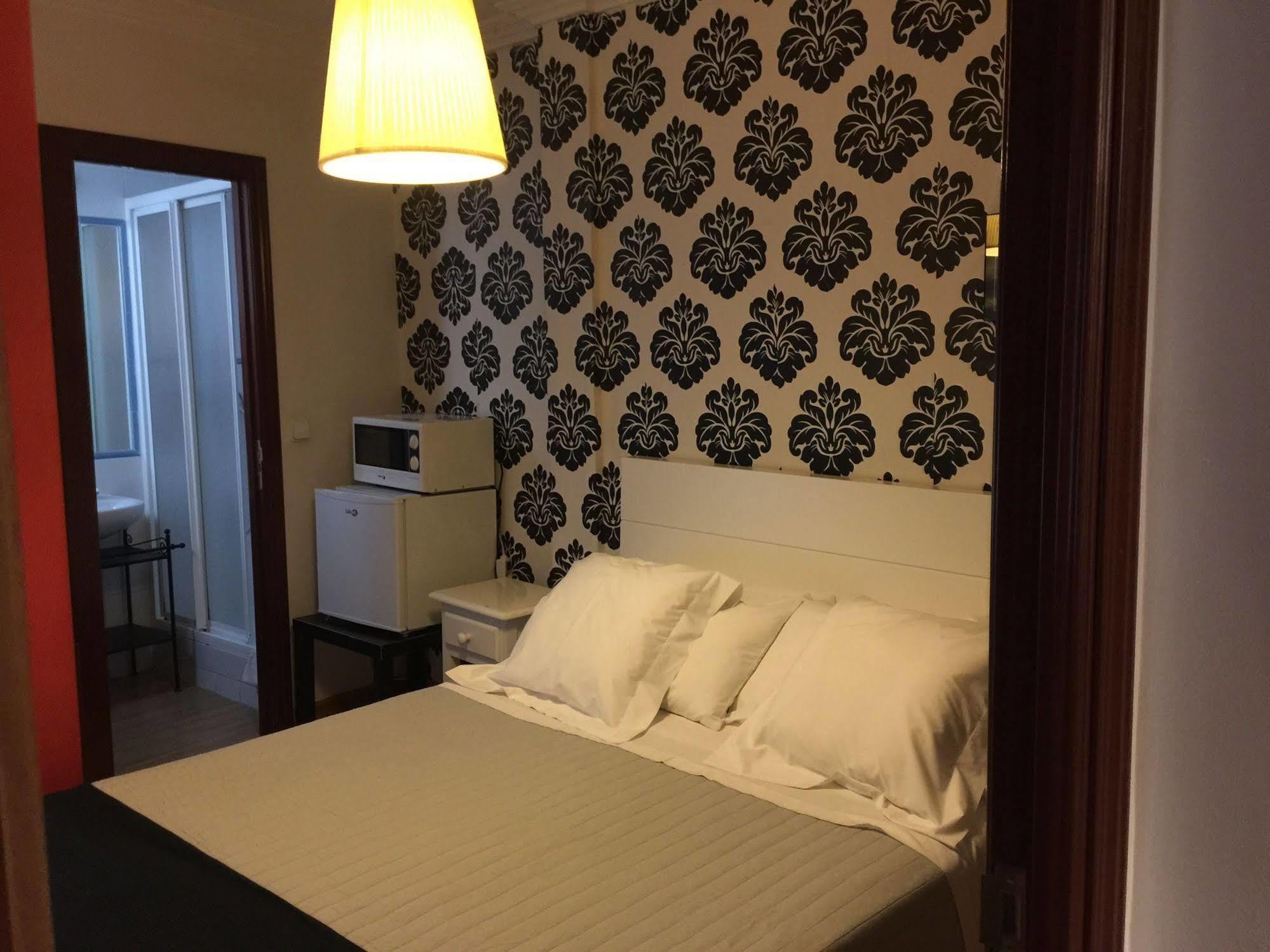 Hostal La Estrella Мадрид Экстерьер фото