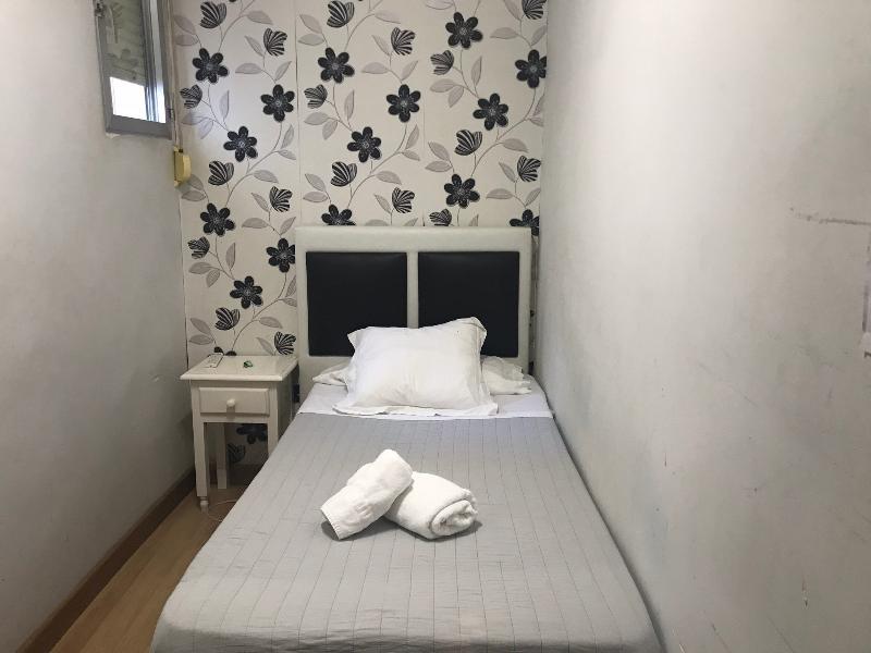 Hostal La Estrella Мадрид Экстерьер фото