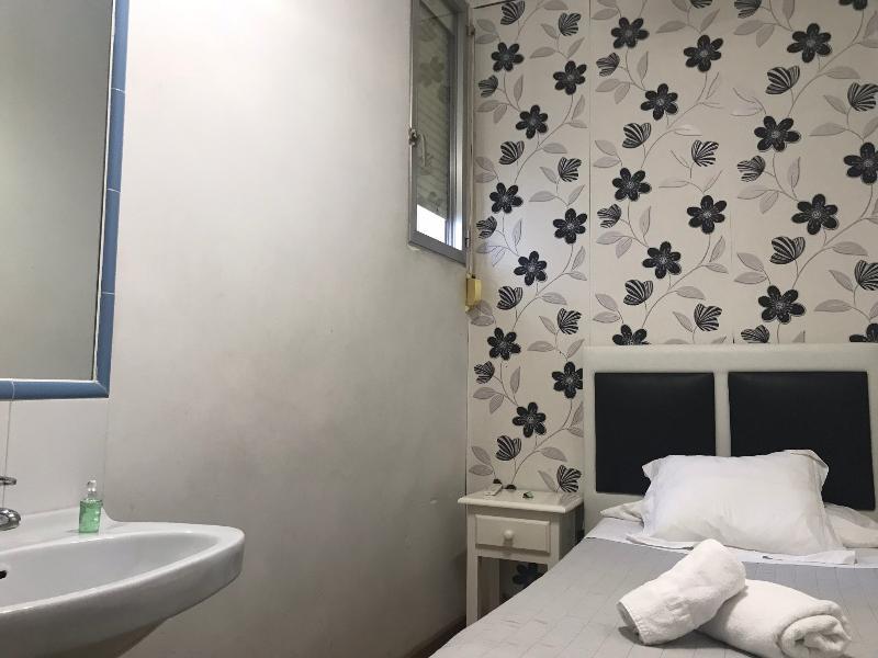 Hostal La Estrella Мадрид Экстерьер фото