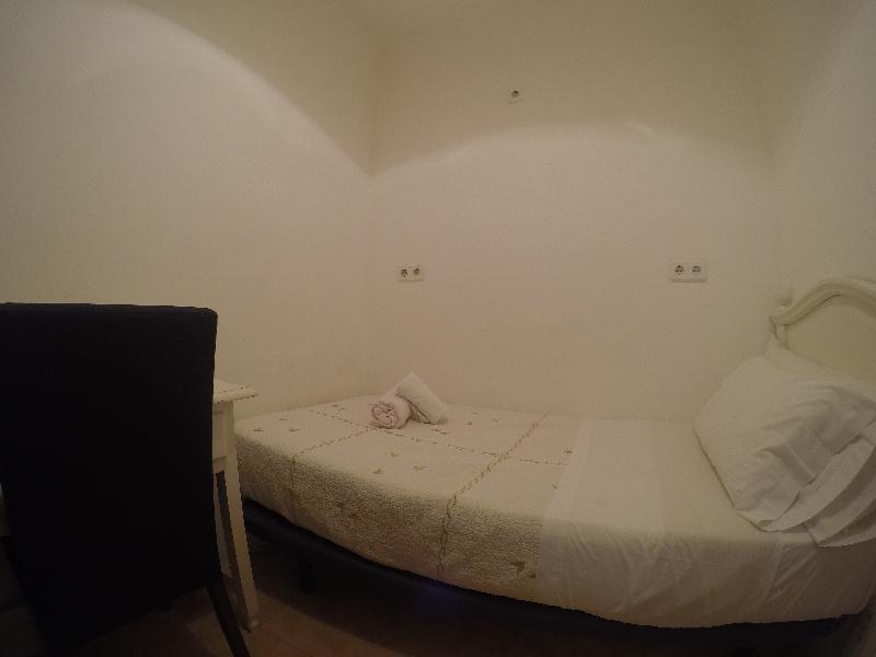 Hostal La Estrella Мадрид Экстерьер фото