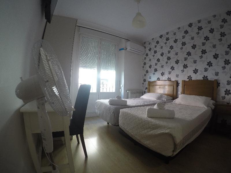 Hostal La Estrella Мадрид Экстерьер фото