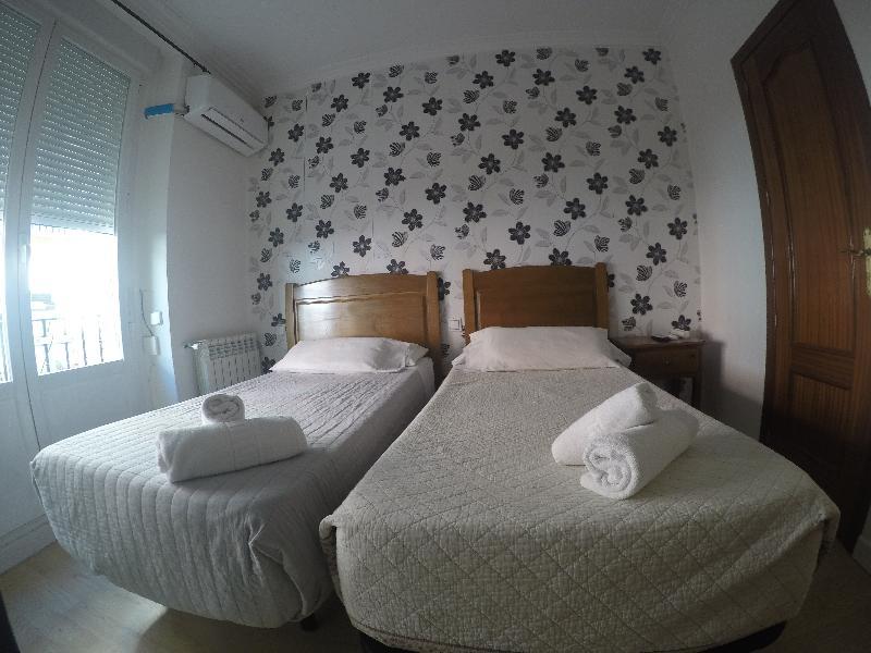 Hostal La Estrella Мадрид Экстерьер фото